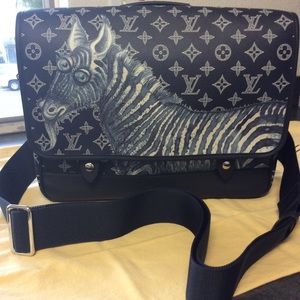 $OLD🤑 🆕 LV Zebra Messenger Bag